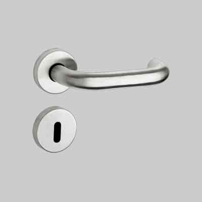 MANIGLIA INOX 'SPAGNA' CON ROSETTA E BOCCHETTA Col. Inox satinato. Prezzo per Coppia.