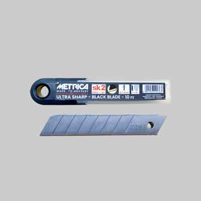 LAMA DI RICAMBIO 'BLACK BLADE' PROFESSIONALE PER CUTTER 'METRICA' mm 18x100x0,7 - conf. 10 pezzi. Prezzo per Confezione.