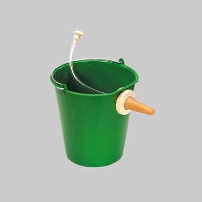 SECCHIO CON POPPATOIO PER VITELLI lt 10. Prezzo per Pezzo.