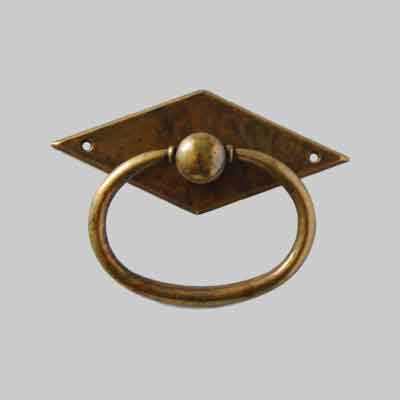 MANIGLIA PER MOBILI '5075' mm 43x57 - Patinato antico. Prezzo per Pezzo.