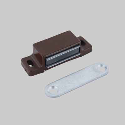 CHIUSURA MAGNETICA QUADRA mm 15x48 - Bianca. Prezzo per Pezzo.