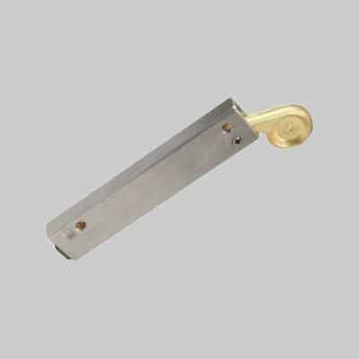 PALETTO AUTOMATICO PER CANCELLI A 2 ANTE mm 30x15x180h. Prezzo per Pezzo.