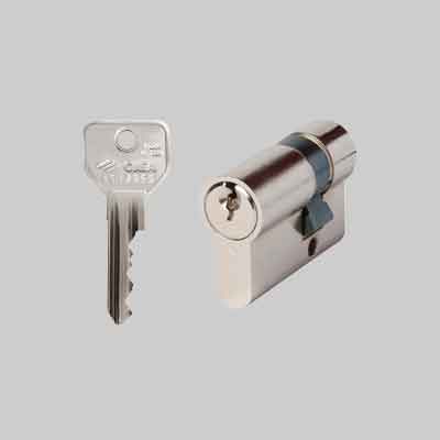 MEZZO CILINDRO EUROPEO DA INFILARE ART. C2000 CISA 39,5 mm (24,5+10+5). Prezzo per Pezzo.