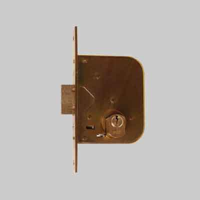SERRATURA AD INFILARE PER CANCELLI ART. 601 ISEO E45 - Scatola mm 83x105. Prezzo per Pezzo.