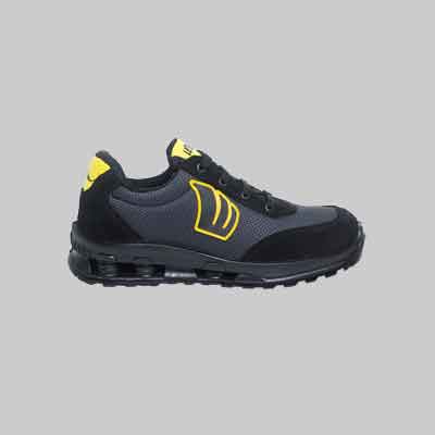 SCARPA ANTINFORTUNISTICA 'CELL' S3 n° 39. Prezzo per paio.