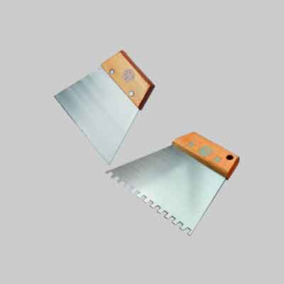 SPATOLA PER BOSTIK C/IMPUGNATURA LEGNO '541' PAVAN 140 mm - Dentatura a greca mm 5x7. Prezzo per Pezzo.