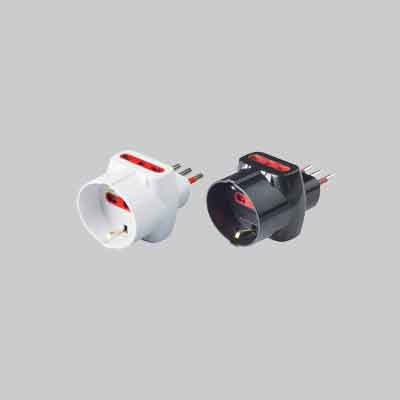 ADATTATORE TRIPLO CON PROTEZIONE 'SCHUKO/BIVALENTE' 10A ROSI 2P+T - prese 10/16A 2P+T, Col. Bianco. Prezzo per Pezzo.