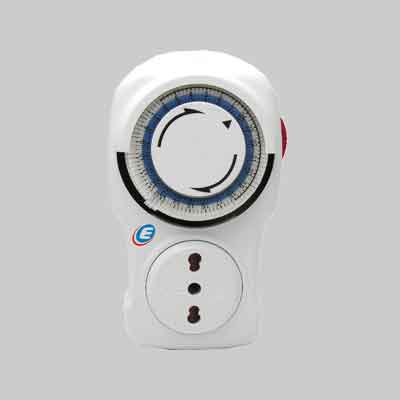 PROGRAMMATORE GIORNALIERO spina 16A 2P+T - presa 10/16A 2P+T. Prezzo per Pezzo.