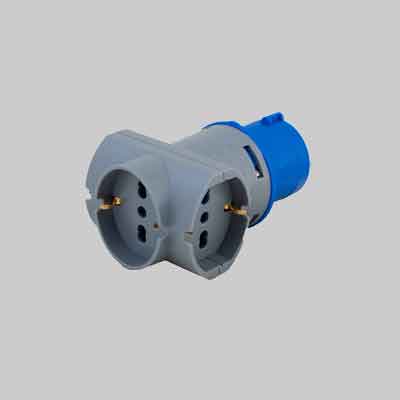 ADATTATORE INDUSTRIALE TRIPLO 220V  spina 2P+T 16A 230V - prese schuko 2P+T 10/16A. Prezzo per Pezzo.
