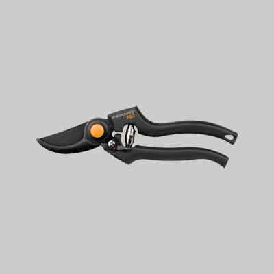 FORBICI DA POTA BYPASS 'GARDEN PRO P90' FISKARS cm 23. Prezzo per Pezzo.